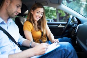Cuida tu Auto en México: Seguro Vehicular y Administración Financiera Eficaz
